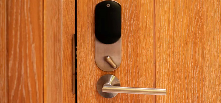 Automatic Locking Door Knob Huron